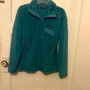 Women’s Patagonia Teal pullover.